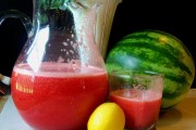 西瓜草莓柠檬水制作教程，夏日清凉特饮食谱