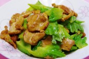 如何制作鲜咸适口的浙江菜-苦瓜鸡片