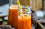 如何制作清凉爽口的冰镇胡萝卜汁，浙江菜经典做法