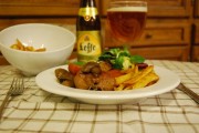 传统比利时啤酒兔肉炖菜配黄金薯条制作教程