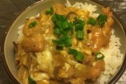 “亲子井”日式鸡肉鸡蛋饭做法，简单又美味的家庭料理