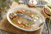 如何制作地道浙江菜-蛤蜊鲫鱼
