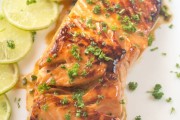 如何制作美味的柠檬蜂蜜鲑鱼排，简单易学的西餐食谱