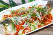 如何制作正宗浙江菜蒸鲳鱼？详细步骤+小技巧分享