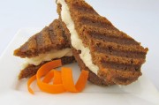 创新烤胡萝卜蛋糕三明治食谱，外酥内软的神仙吃法