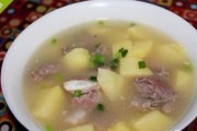 如何制作美味的土豆排骨汤-简单易学的家常菜谱