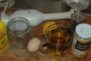 自制手提搅拌器蛋黄酱食谱，5分钟搞定米其林级酱料