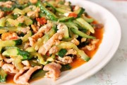 如何制作地道的浙江菜-黄瓜炒肉丝