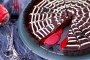 万圣节免烤巧克力蜘蛛网挞食谱，血腥惊喜甜品教程