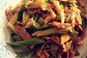 如何制作地道闽菜葱爆肉丝？简单几步教你做出嫩滑可口的小炒