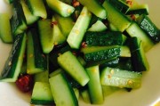 如何制作香脆可口的炝辣黄瓜条-夏季必备凉菜食谱