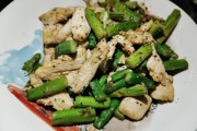 如何制作美味的芦笋鸡块？浙江菜经典家常做法分享