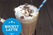 自制Bounty椰香摩卡拿铁配方，夏日热带风情咖啡特调