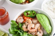 香辣越南沙拉配蒜香虾仁的家常做法