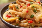 如何制作美味的酸辣凤爪-浙江菜经典凉拌小吃