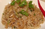 如何制作经典鲁菜-炒鸡丝蜇头