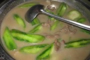 如何制作一道美味清爽的黄瓜鸡杂汤