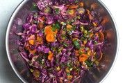 清爽开胃紫甘蓝沙拉食谱，秘制中东风味酱汁版
