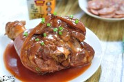 《干烧肘子两张皮的正宗做法，香酥不腻超美味！》
