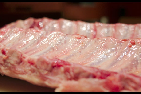 准备烟熏炉和肋排