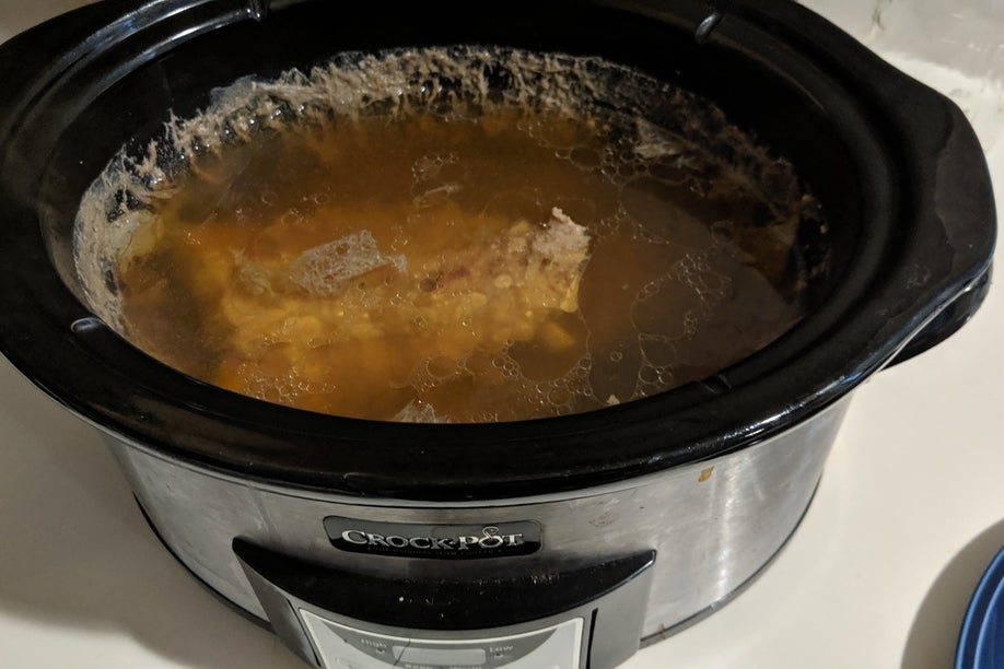 取出排骨并预热烤架