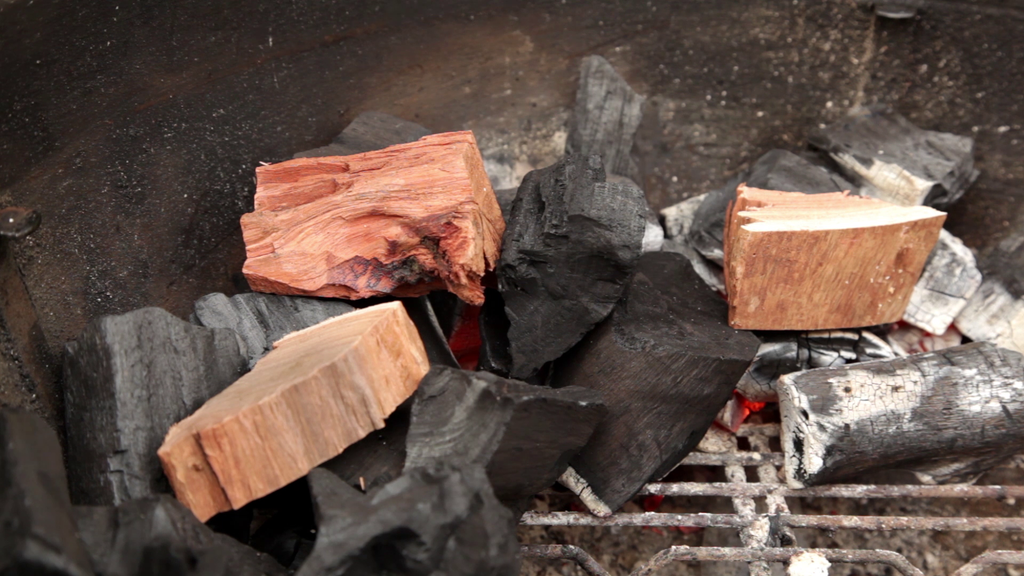 将烤炉温度升至250℉（约121℃）