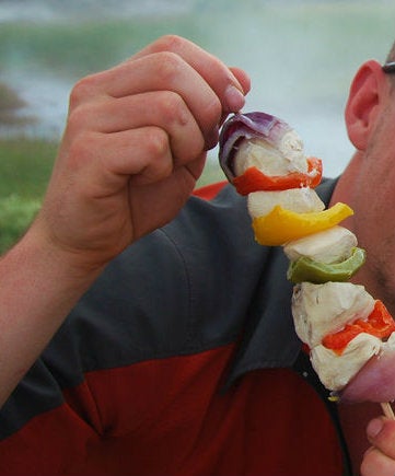 地热烹饪：用温泉蒸汽烹制的露营美食