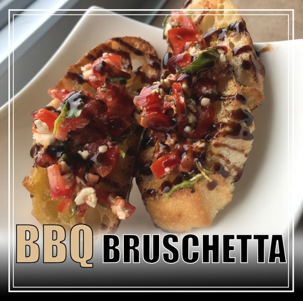 烧烤风味意式烤面包配香醋釉和新鲜香草