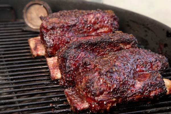 2小时后牛小排应形成漂亮焦香层