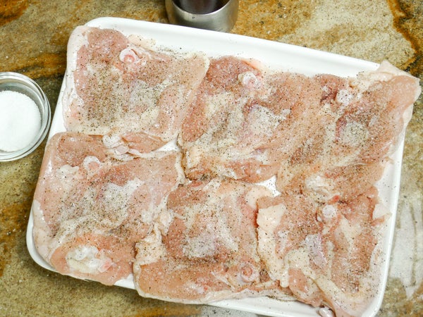 烹饪前一天:腌制鸡肉