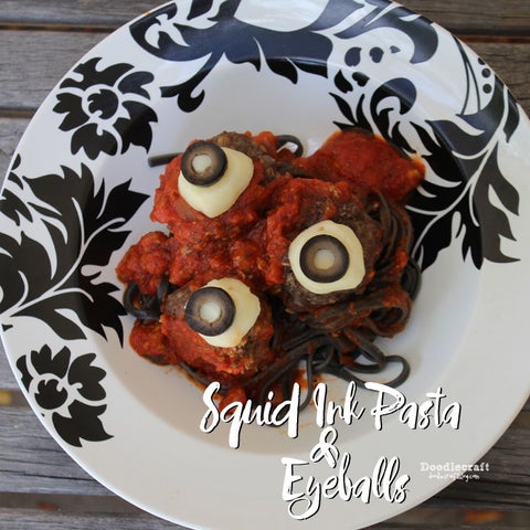 墨鱼汁意大利面与眼球装饰！
