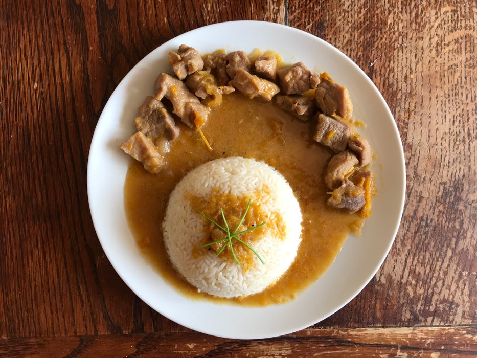 如何烹饪美味的焦糖猪肉