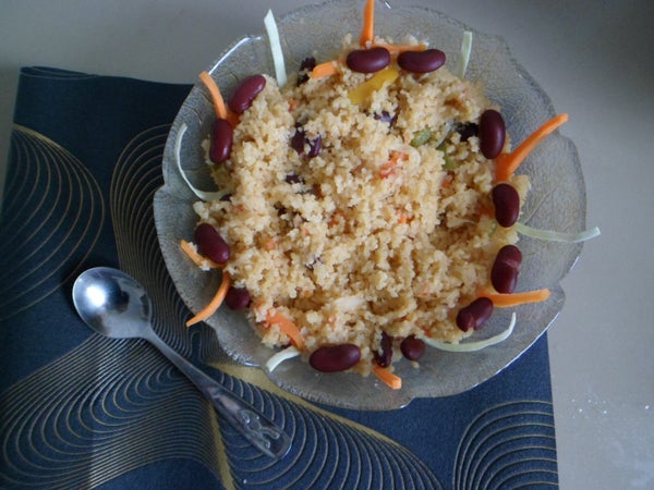 一锅端蔬菜古斯米