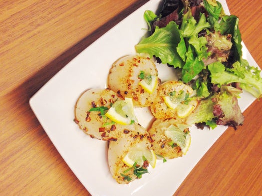 享用鲜嫩多汁的小扇贝！