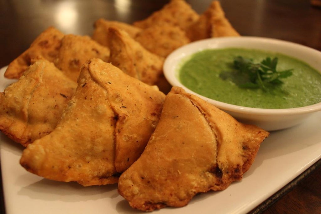 Delicious Curry Pouch Samosas