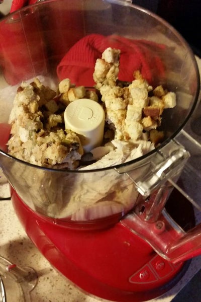 加入粘合剂并搅拌