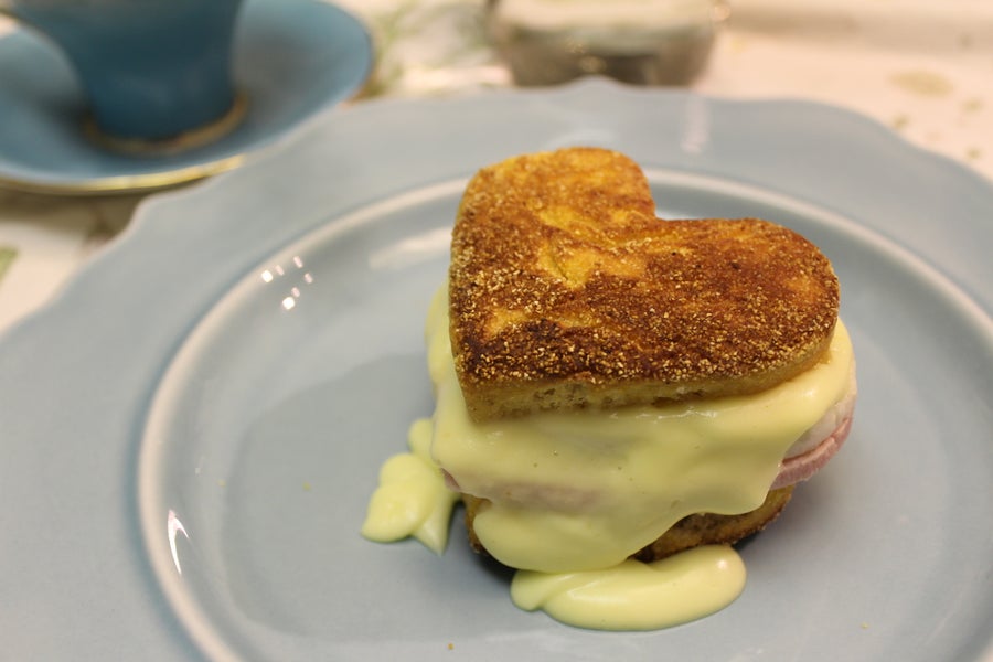 情人节本尼迪克特蛋 - 床上早餐，纯手工制作