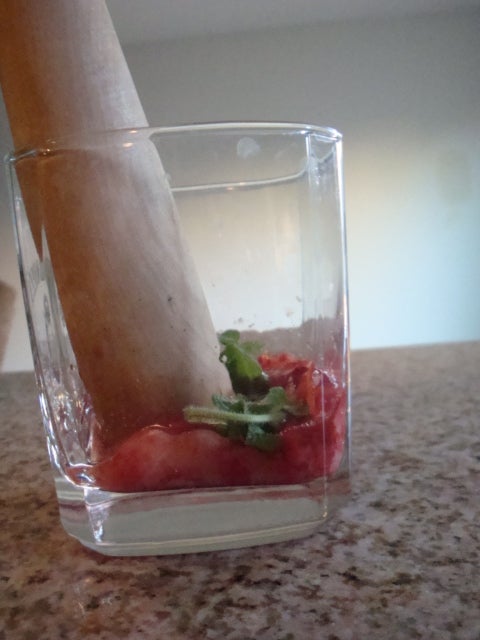 添加新鲜薄荷叶