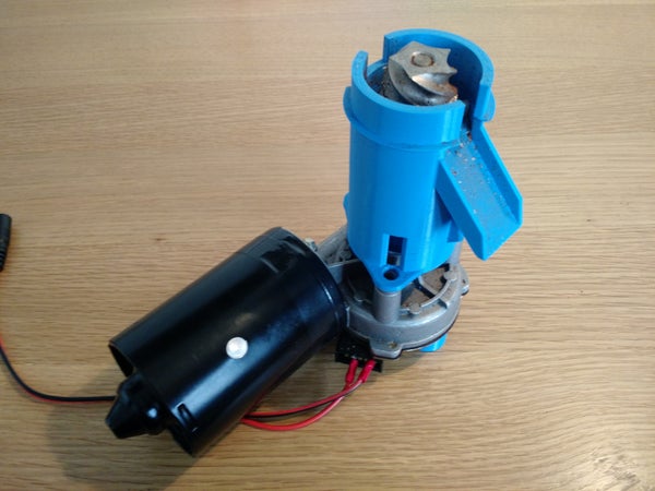 连接底座与电机