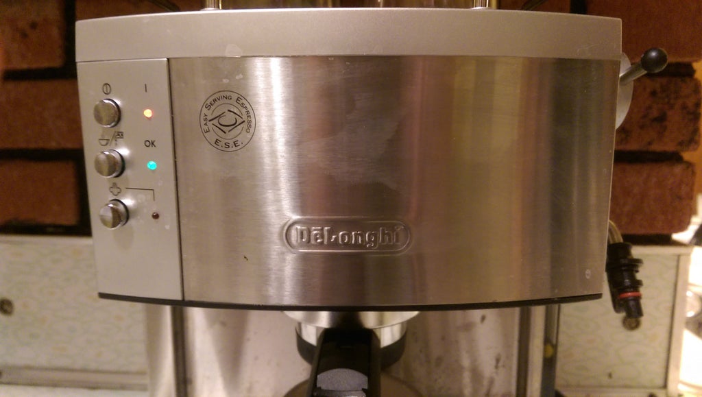 使用德龙咖啡机制作卡布奇诺