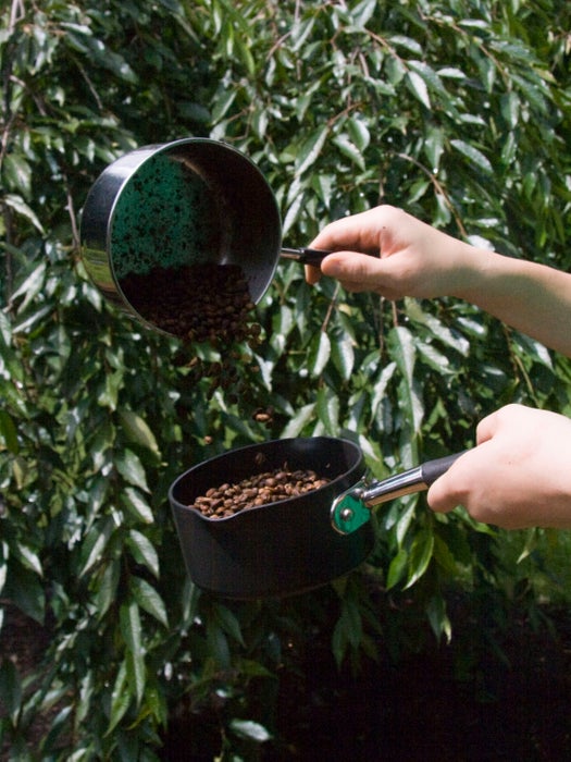 自己动手烘焙咖啡豆 [旋风炒锅法]