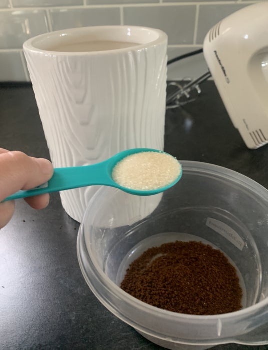 量取并加入砂糖