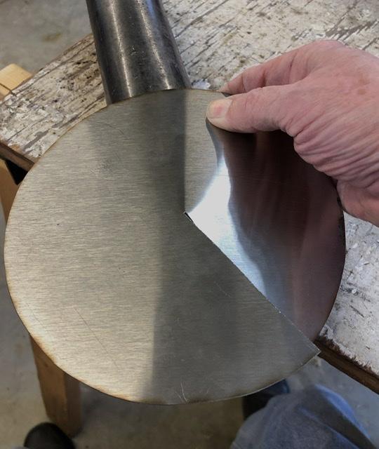 塑形锥体并固定边缘