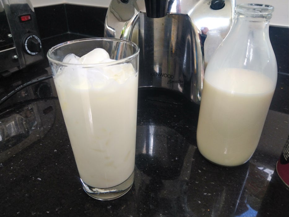 量取冰块和牛奶