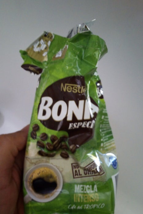 用咖啡粉填充旧胶囊