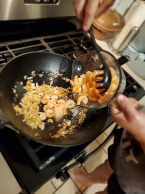 步骤三：混合虾仁意面