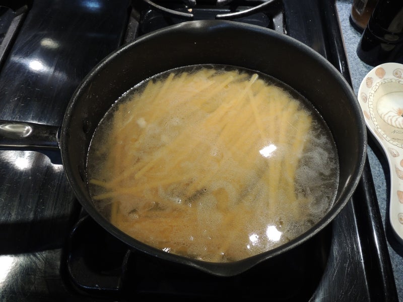 烹煮意面/西兰花