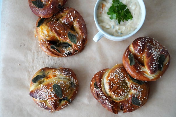 芝士酱夹心椒盐卷饼