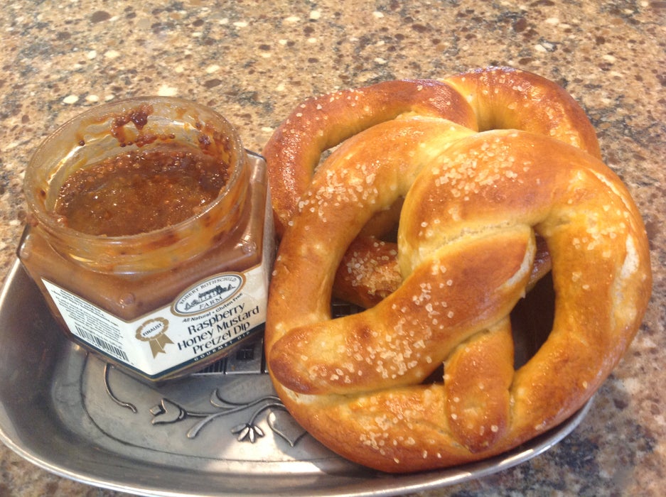 家庭自制软碱水面包卷