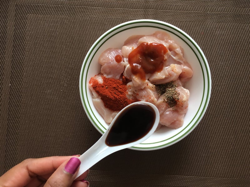 鸡肉腌制及炸制